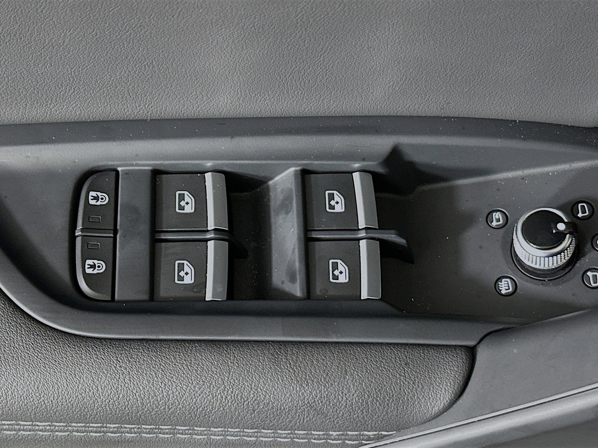 Used 2024 Audi Q5 e Premium Plus w/ Premium Plus Package image 14