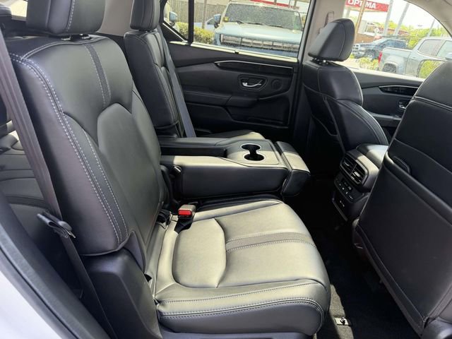Used 2025 Honda Pilot Touring image 7