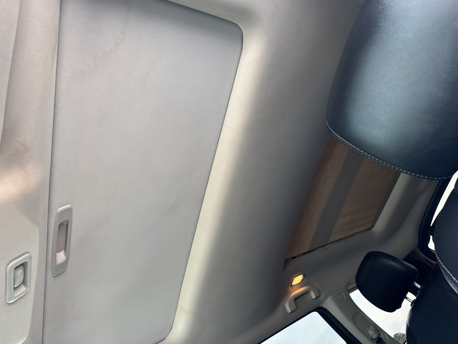 Used 2015 Nissan Pathfinder Platinum FWD image 19