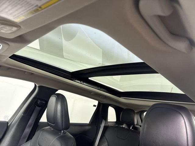 Used 2015 Jeep Cherokee Limited image 19