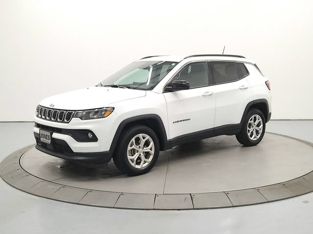Used 2024 Jeep Compass Latitude AWD/4WD image 4