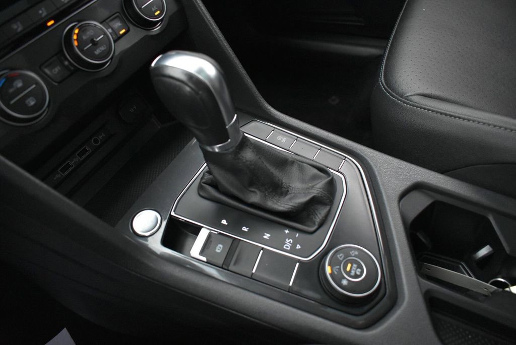 Used 2019 Volkswagen Tiguan SE AWD/4WD image 19