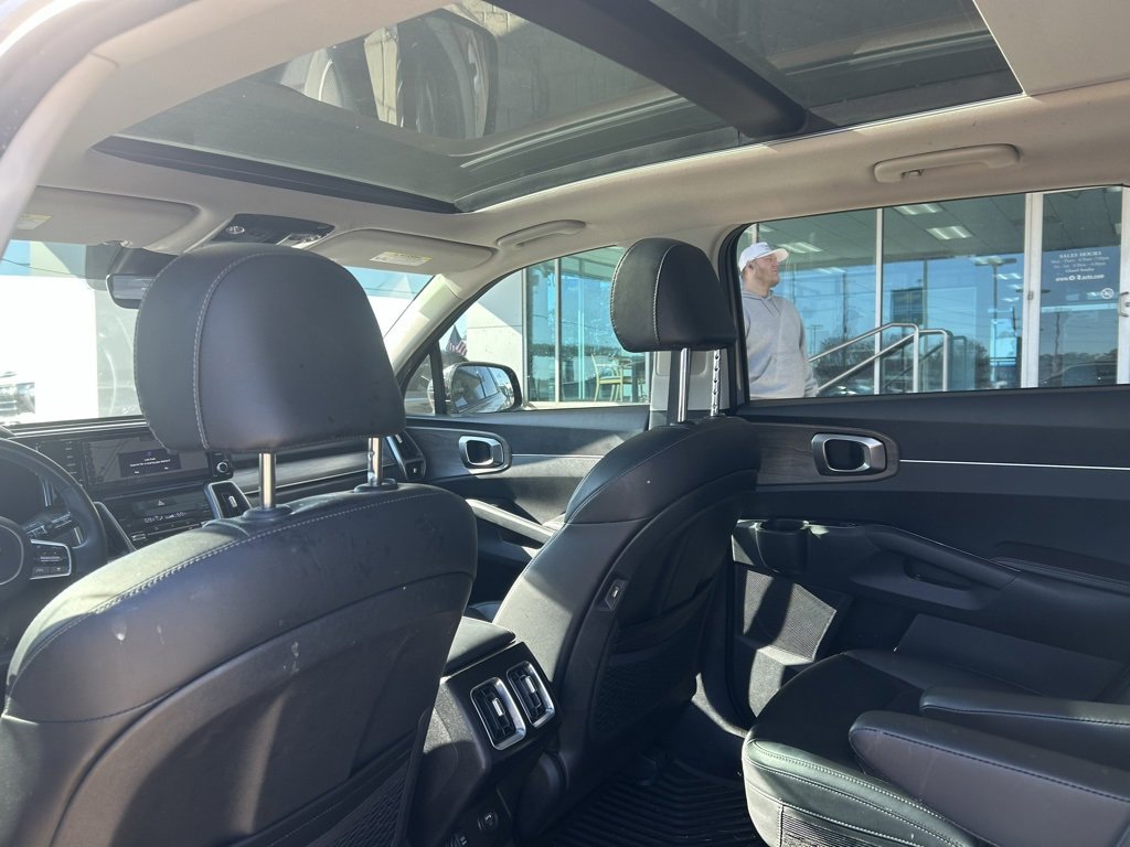 Used 2023 Kia Sorento EX w/ Panoramic Sunroof Package image 6