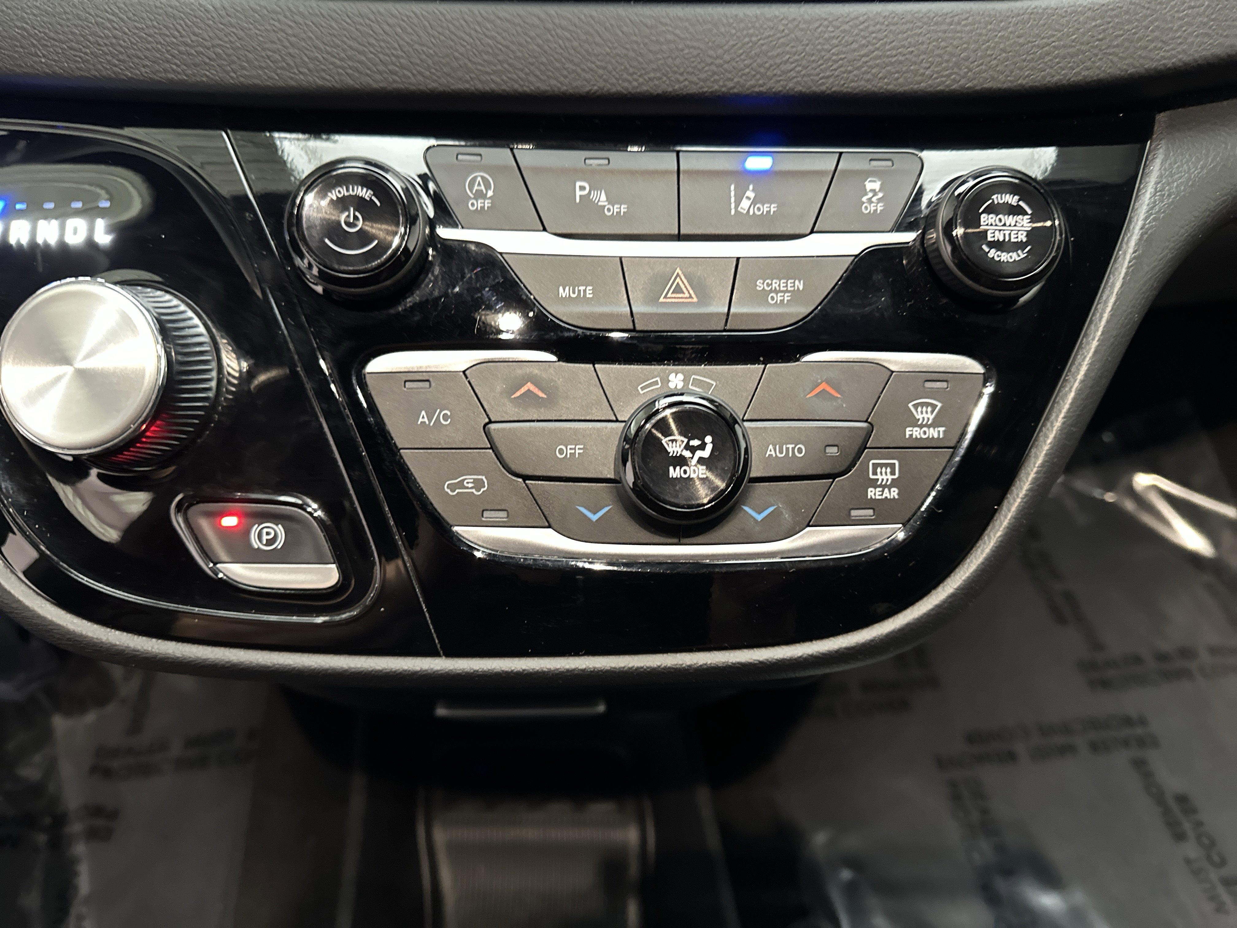 Used 2025 Chrysler Pacifica Select FWD image 34