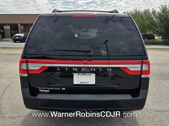 Used 2016 Lincoln Navigator L Select RWD image 12