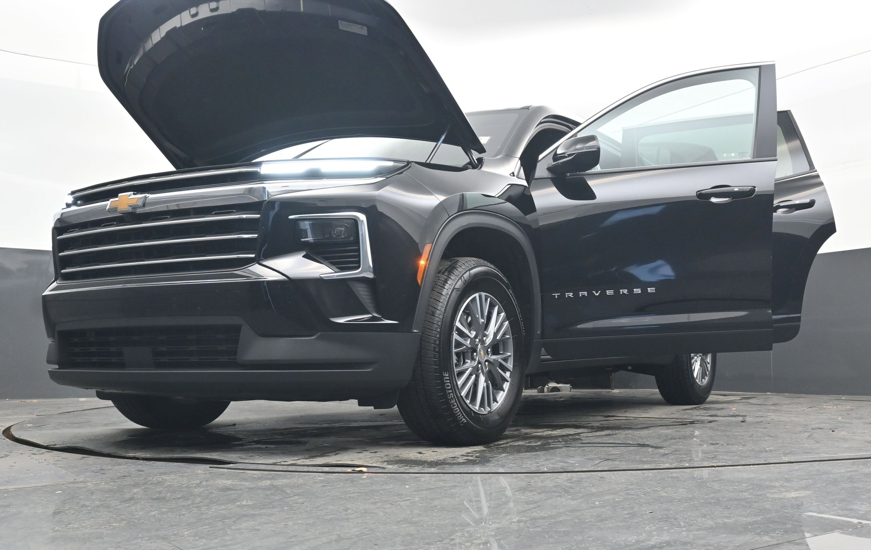 Used 2025 Chevrolet Traverse LT image 43