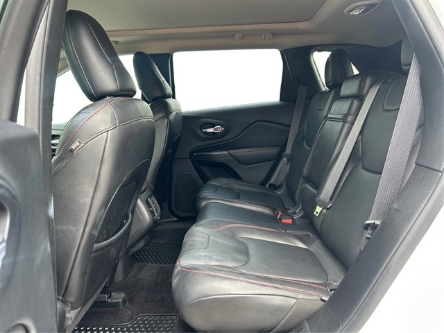Used 2014 Jeep Cherokee Trailhawk w/ Comfort/Convenience Group AWD/4WD image 11