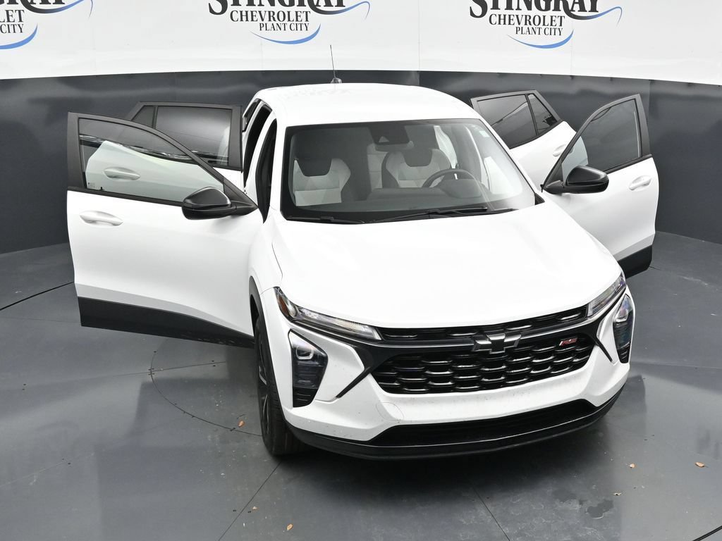 Used 2024 Chevrolet Trax RS FWD image 34