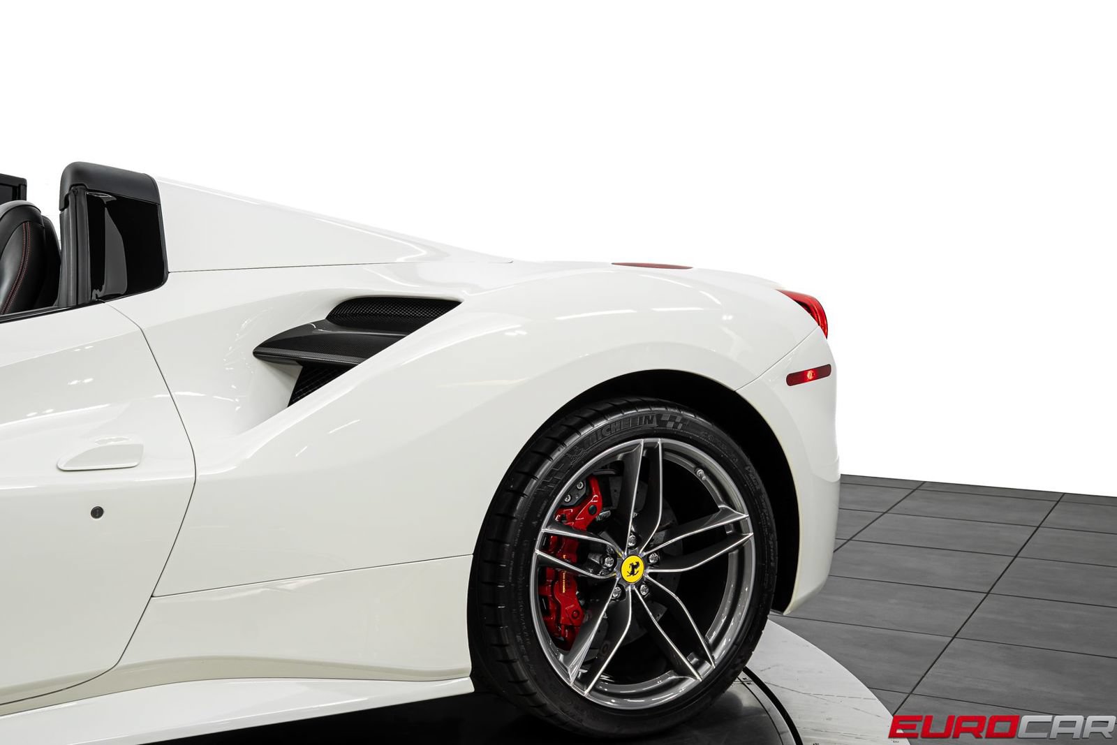 Used 2019 Ferrari 488 Spider RWD image 19