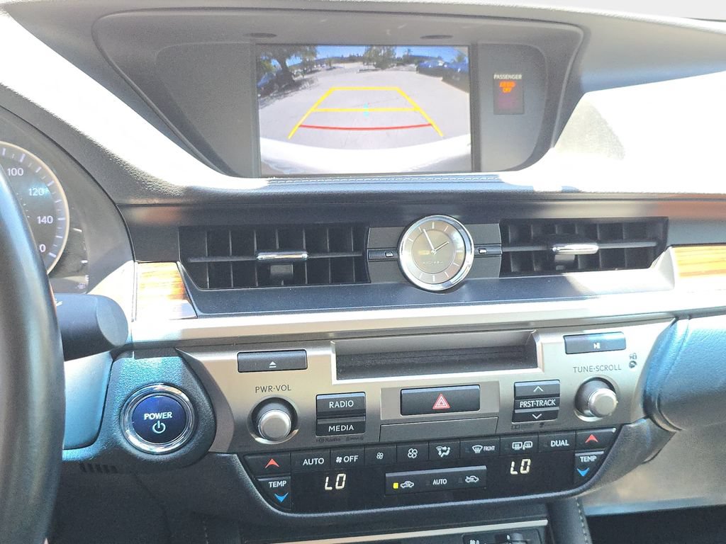 Used 2016 Lexus ES 300h w/ Navigation System Package FWD image 28
