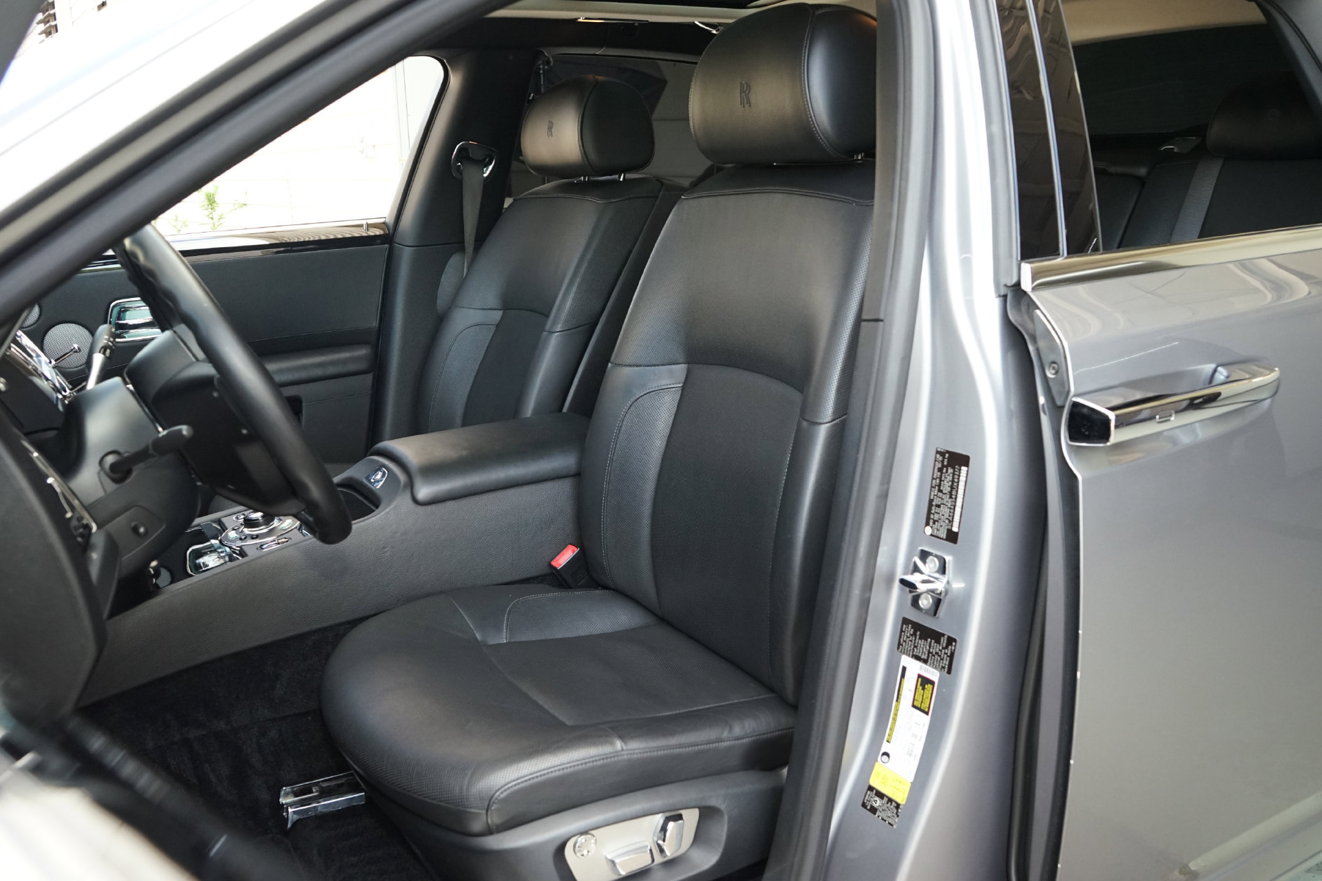 Used 2011 Rolls-Royce Ghost RWD image 3