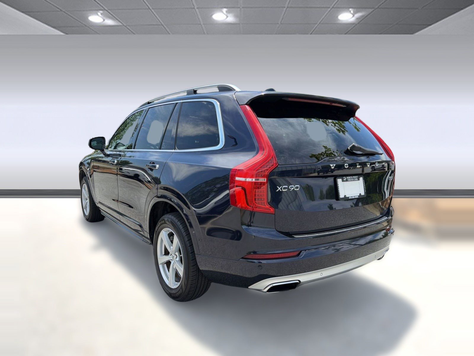Used 2017 Volvo XC90 T5 Momentum w/ Vision Package FWD image 3