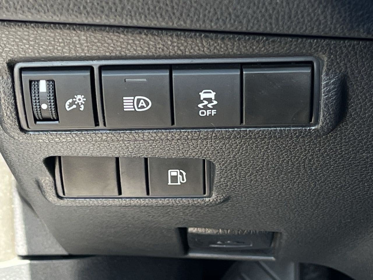 Used 2024 Toyota Corolla Cross AWD Hybrid image 20