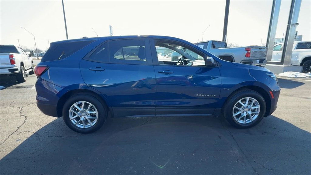 Used 2022 Chevrolet Equinox LS w/ LS Convenience Package image 9
