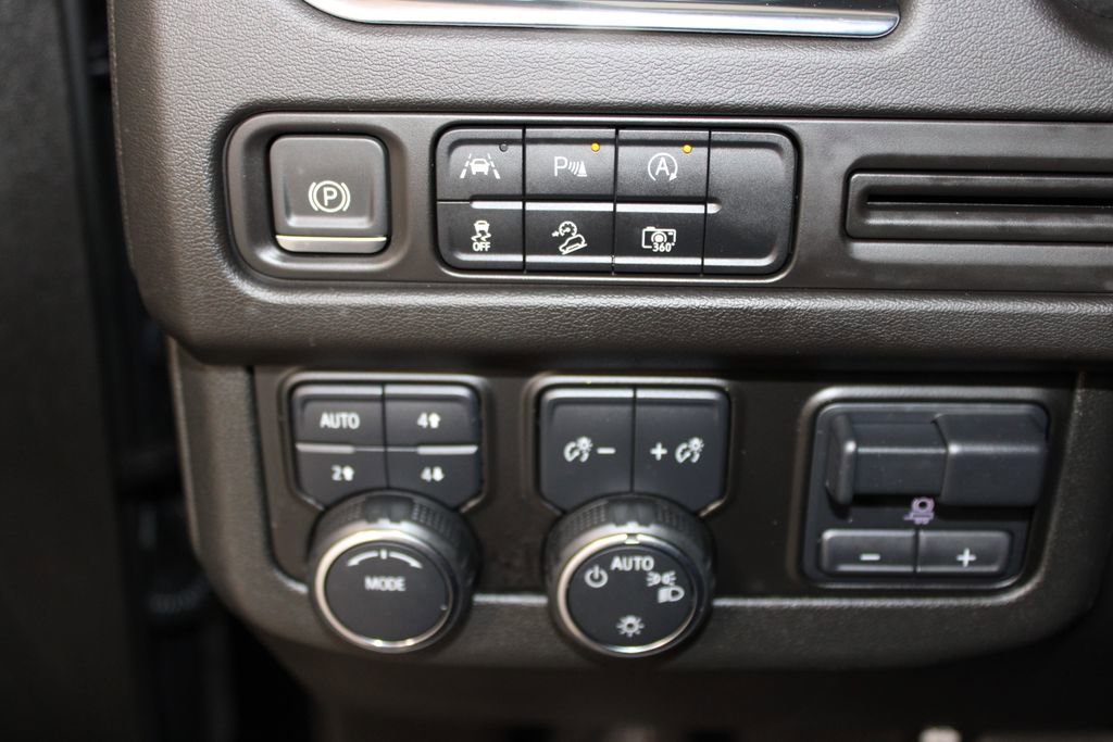 Used 2023 Chevrolet Suburban Z71 w/ Luxury Package image 45