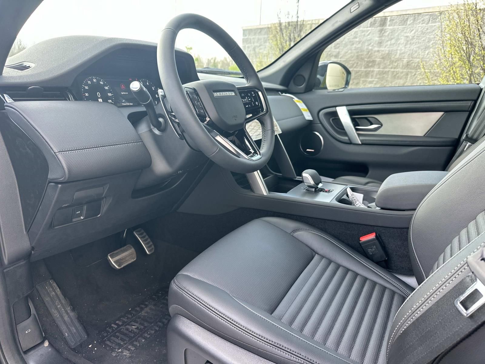 New 2026 Land Rover Discovery Sport Landmark image 11