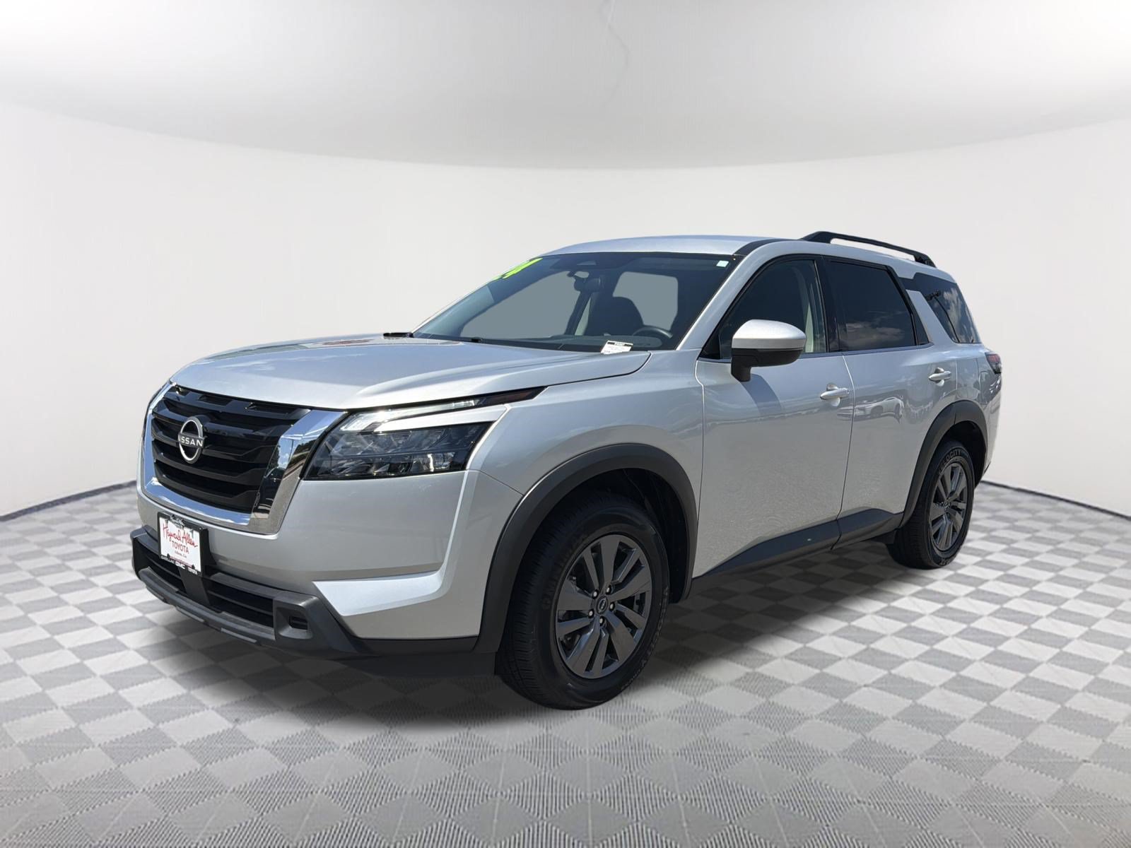 Used 2024 Nissan Pathfinder SV AWD/4WD image 3