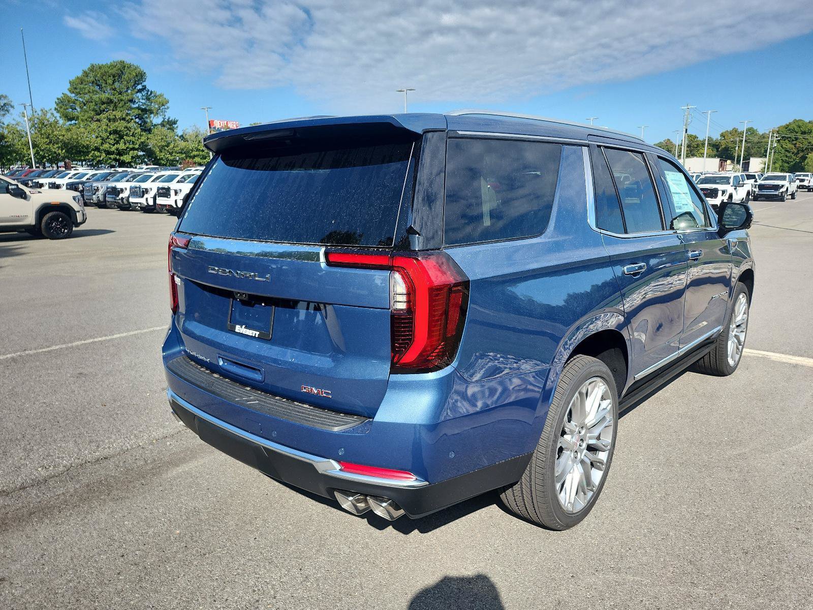 New 2027 GMC Yukon Denali w/ Denali Reserve Package AWD/4WD image 3