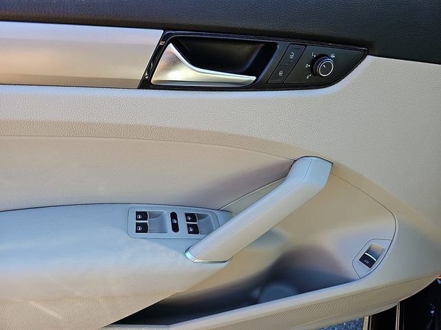 Used 2022 Volkswagen Passat 2.0T SE image 13