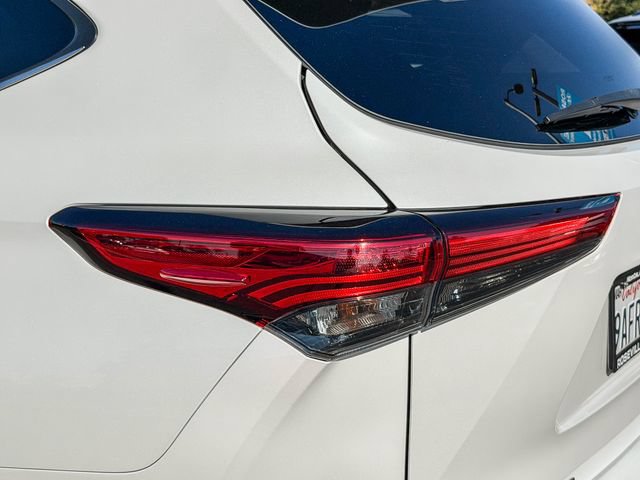 Used 2022 Toyota Highlander Bronze Edition AWD/4WD image 12
