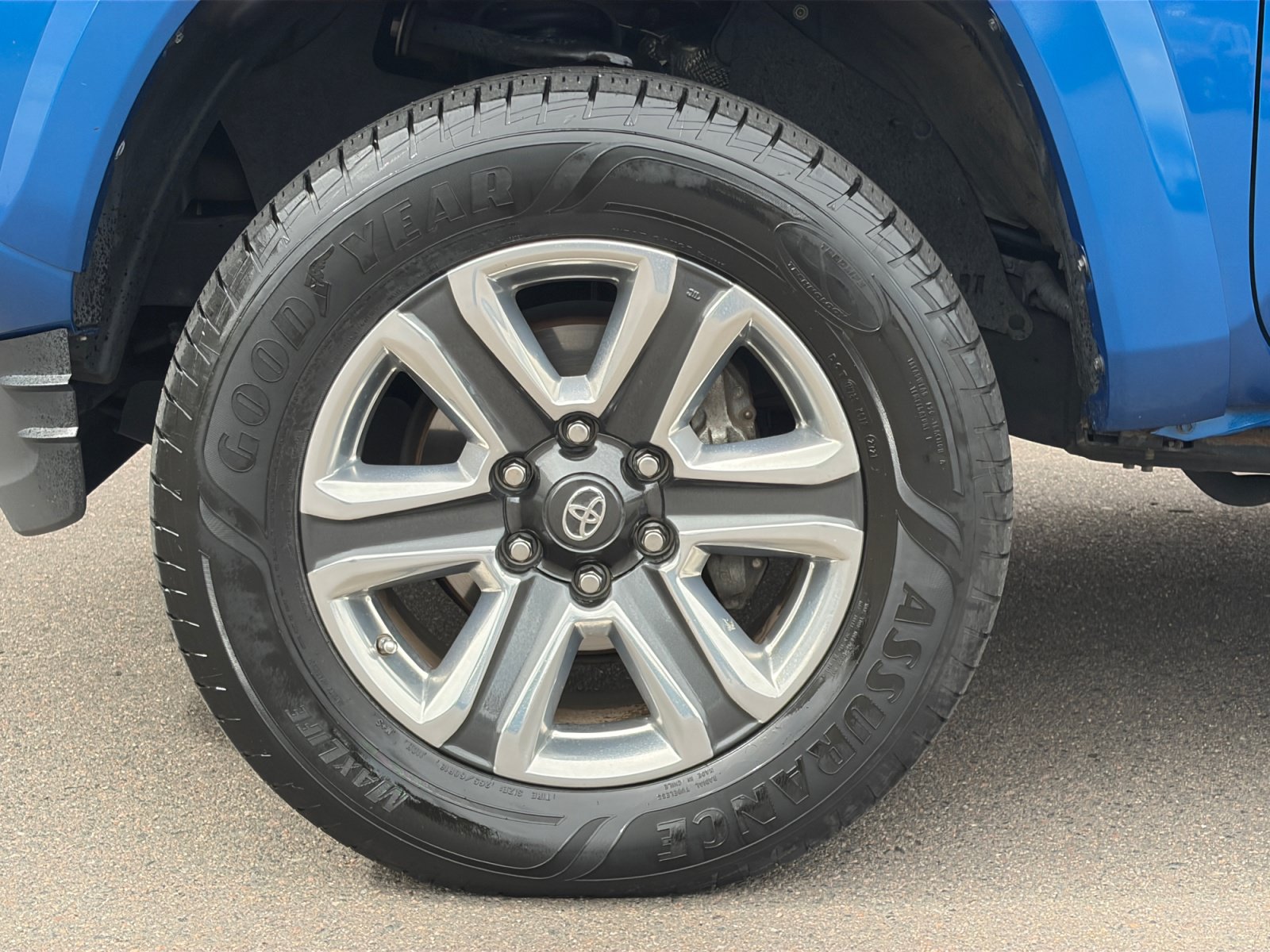 Used 2017 Toyota Tacoma Limited w/ Tow Package AWD/4WD image 11