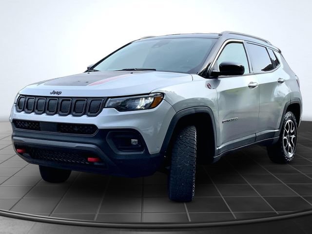 Used 2025 Jeep Compass Trailhawk AWD/4WD image 4