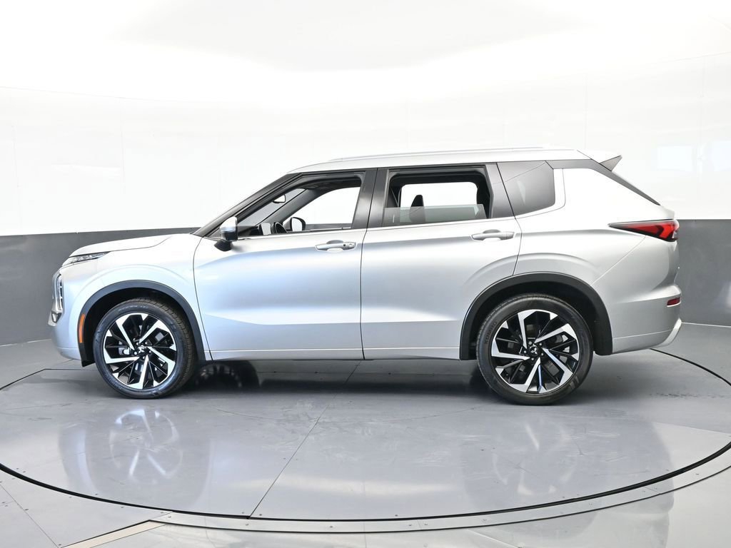 Used 2022 Mitsubishi Outlander SEL image 3