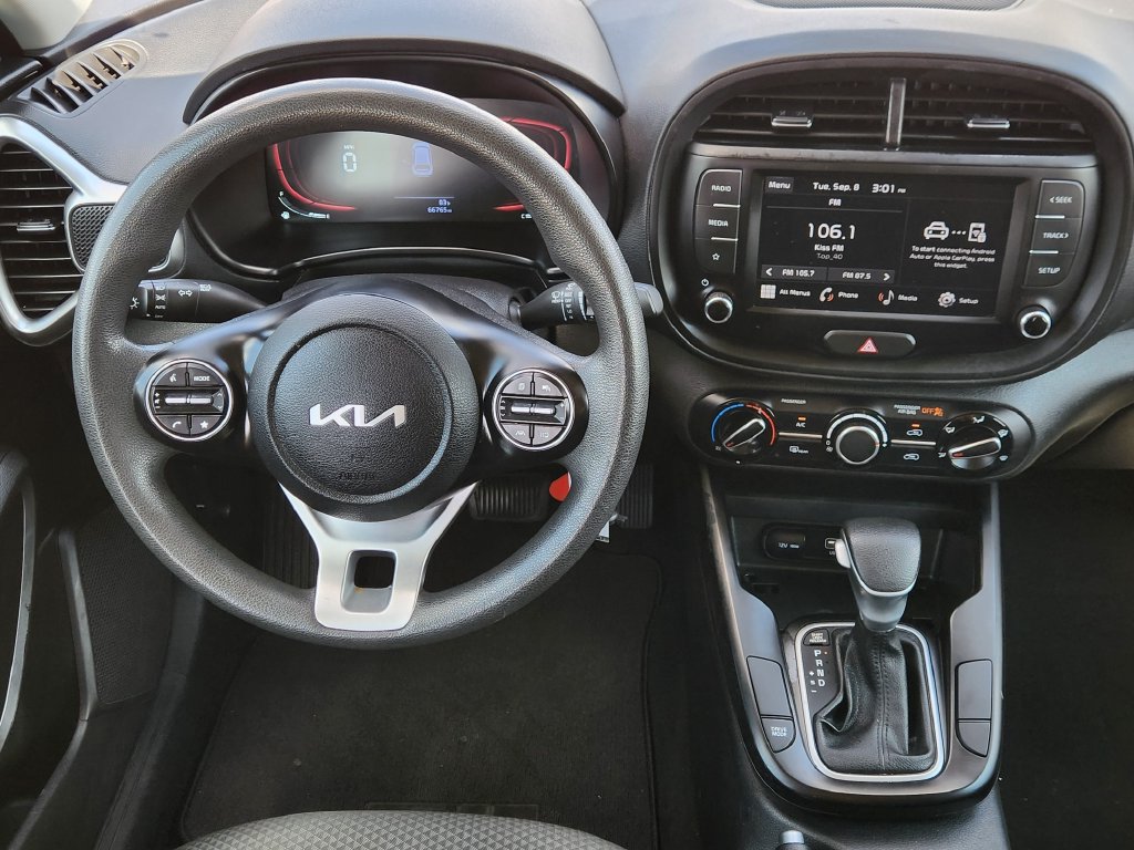 Certified 2024 Kia Soul LX w/ LX Technology Package FWD image 30