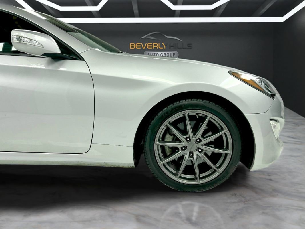 Used 2015 Hyundai Genesis 3.8 image 12