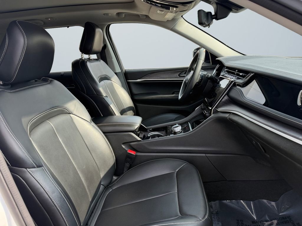 Used 2023 Jeep Grand Cherokee 4WD 4xe w/ Luxury Tech Group II image 15