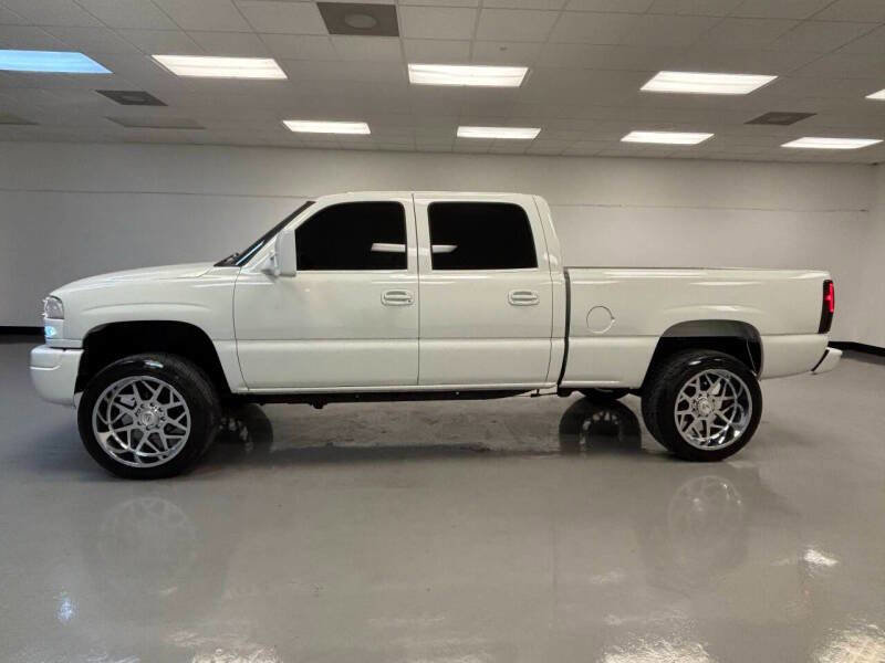 Used 2007 GMC Sierra 2500 W/T w/ Skid Plate Package AWD/4WD image 4