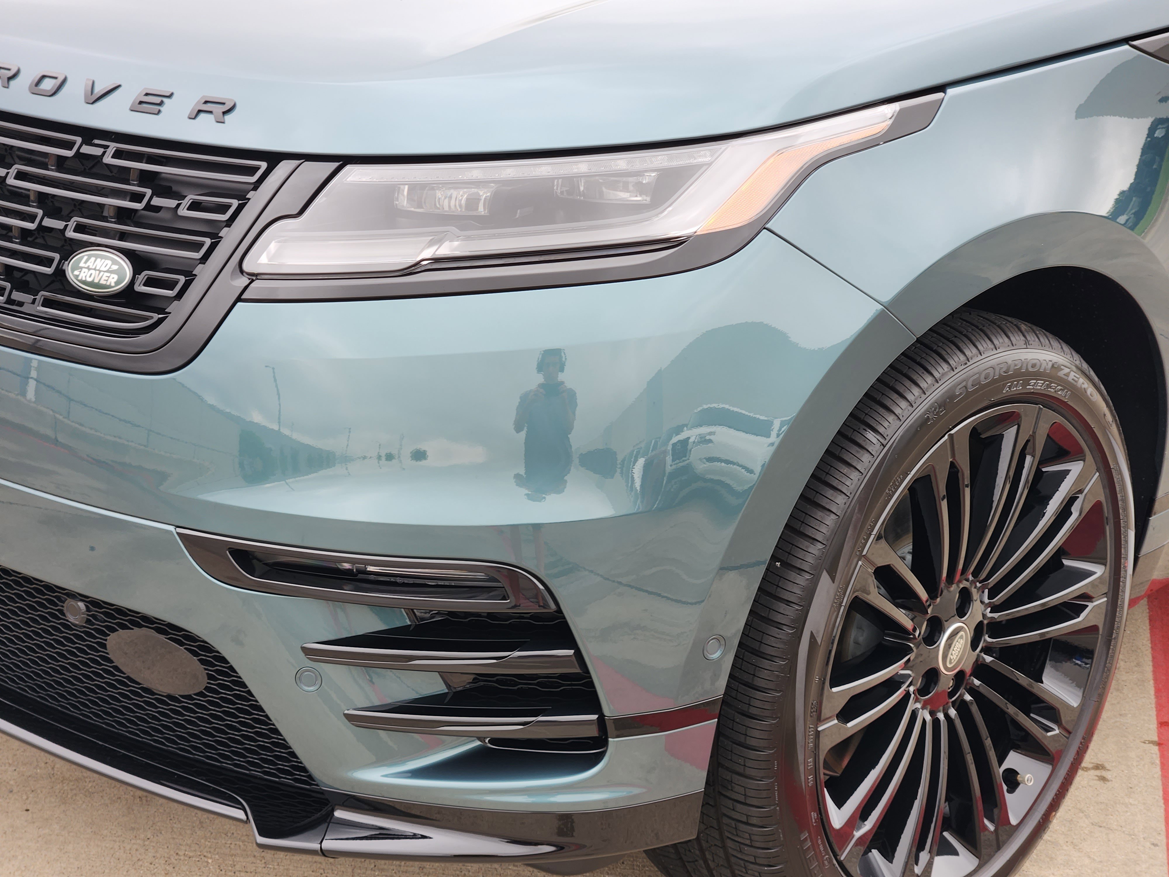 New 2026 Land Rover Range Rover Velar Dynamic SE image 9