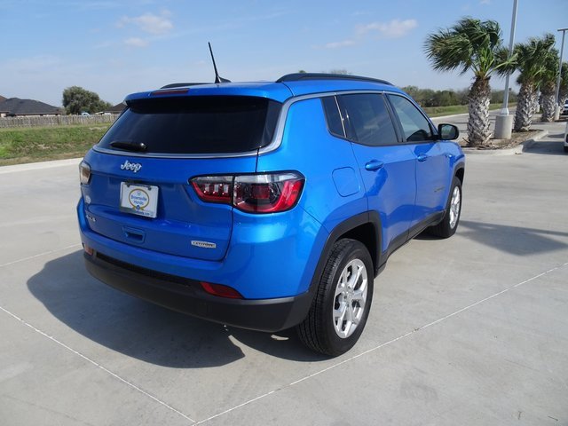 Used 2024 Jeep Compass Latitude image 4