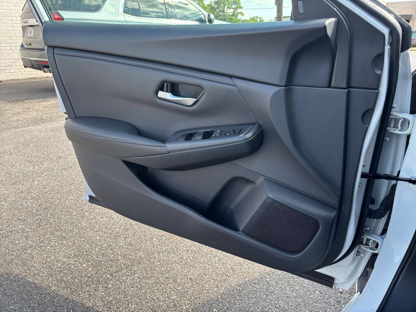 Used 2025 Nissan Sentra SV FWD image 15