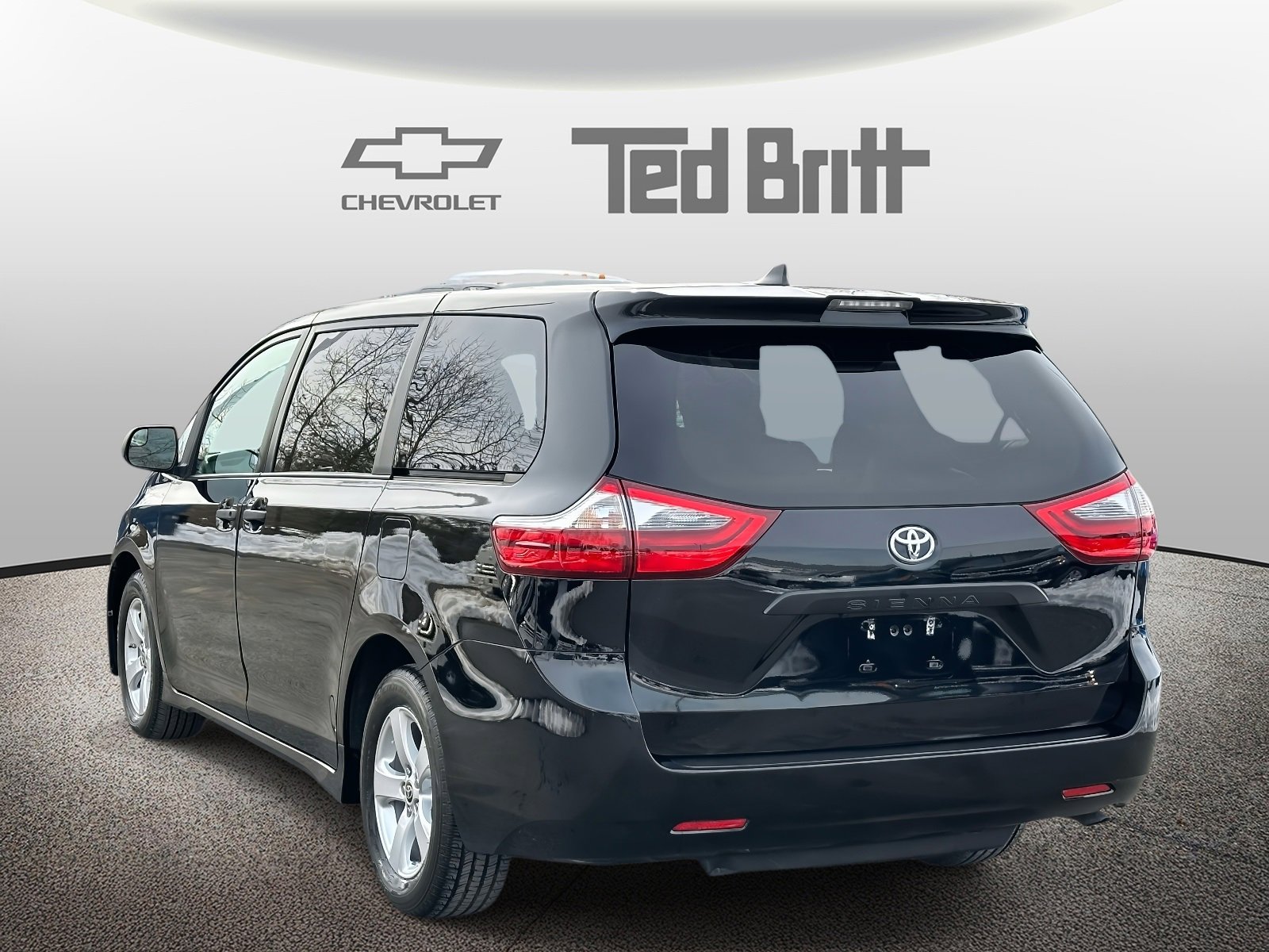 Used 2020 Toyota Sienna L image 6