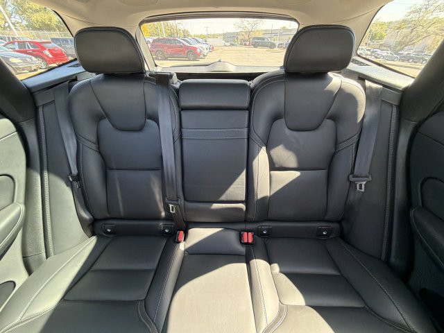 Used 2022 Volvo XC60 B6 Inscription w/ Protection Package Premier AWD/4WD image 16