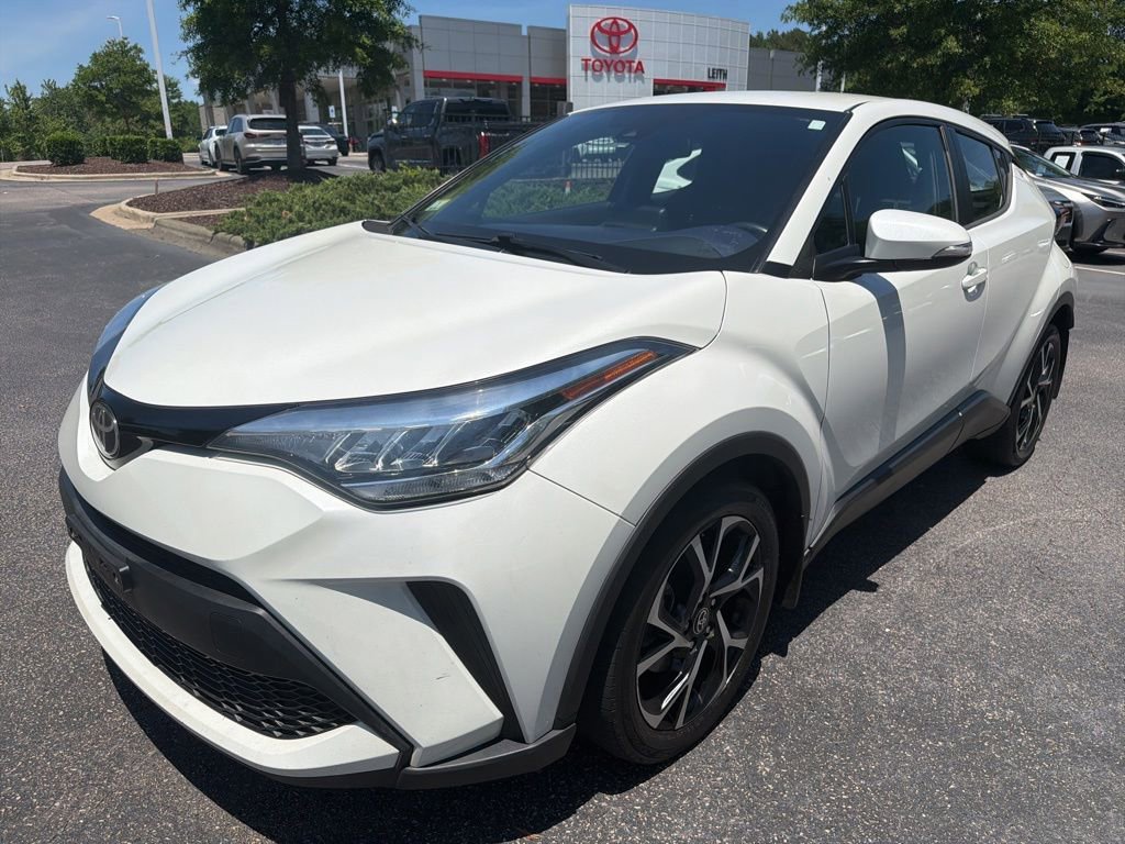 Used 2020 Toyota C-HR XLE FWD video 1