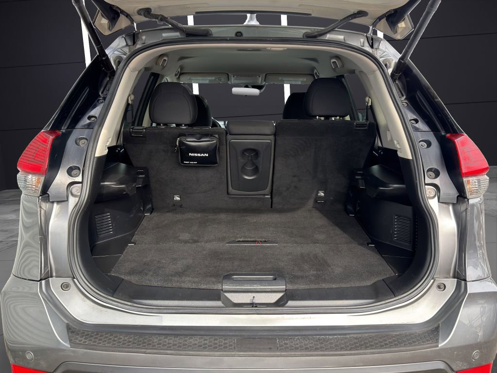 Used 2020 Nissan Rogue SV image 22