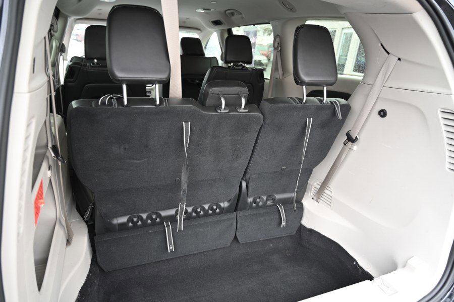 Used 2023 Chrysler Pacifica Touring-L FWD image 15