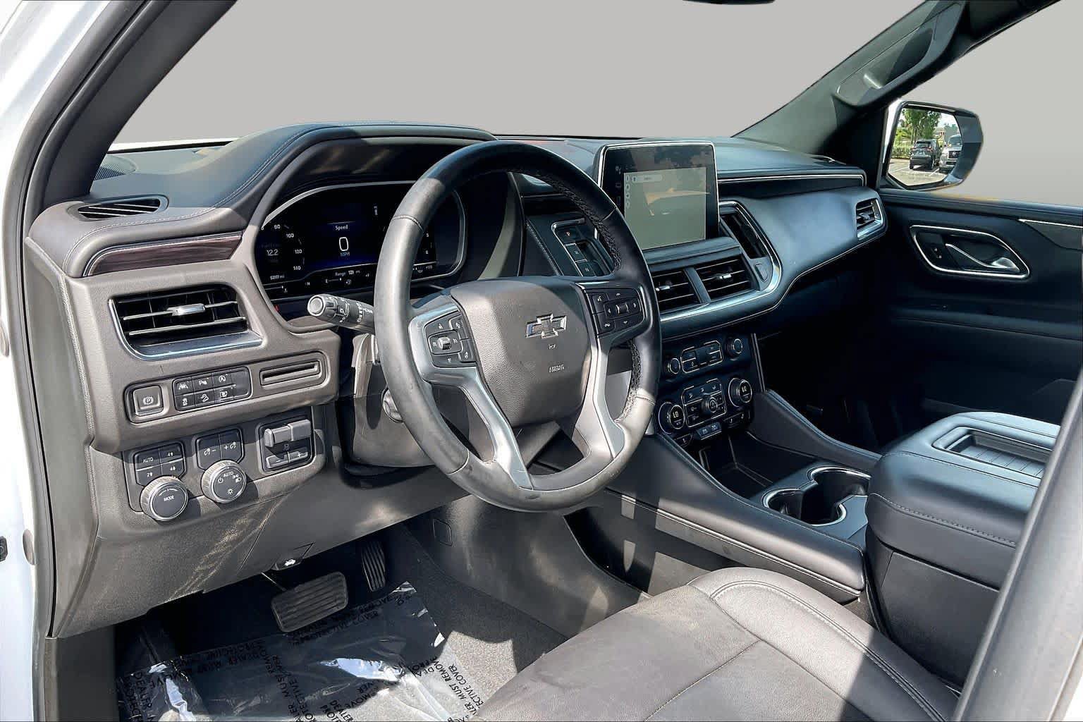 Used 2023 Chevrolet Suburban Z71 w/ Luxury Package AWD/4WD image 14