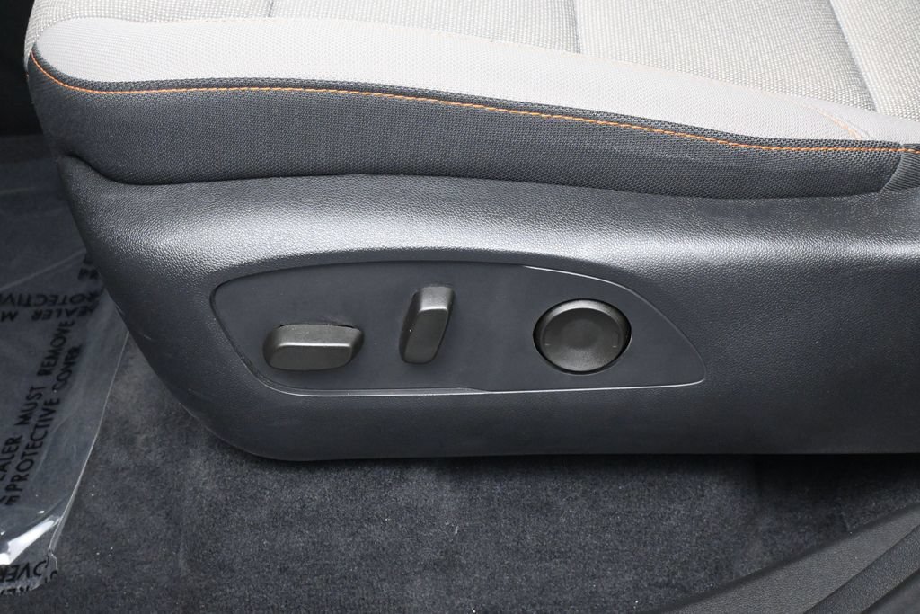 Used 2025 Chevrolet Traverse LT FWD image 12
