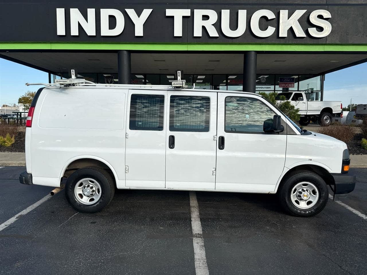 Used 2018 Chevrolet Express 2500 w/ Driver Convenience Package RWD image 1