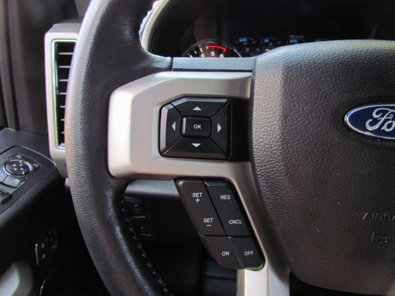 Used 2018 Ford F150 Lariat image 29