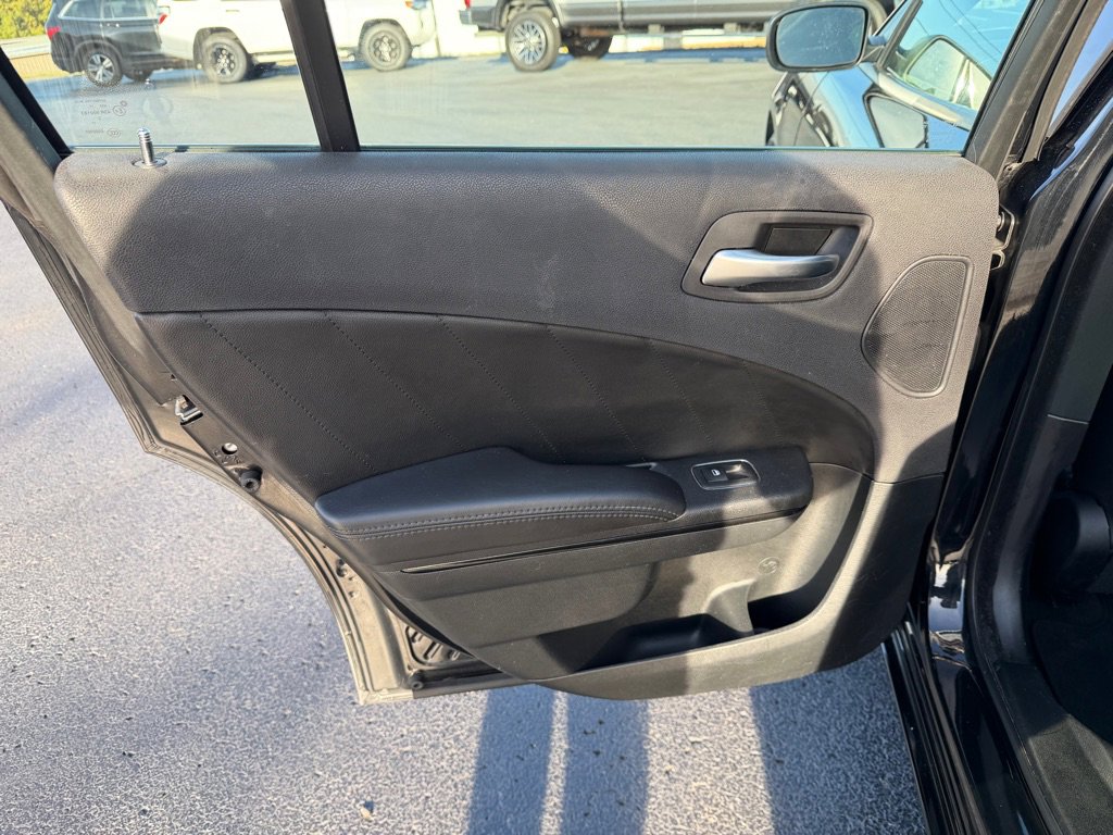 Used 2018 Dodge Charger SXT Plus w/ Blacktop Package image 18