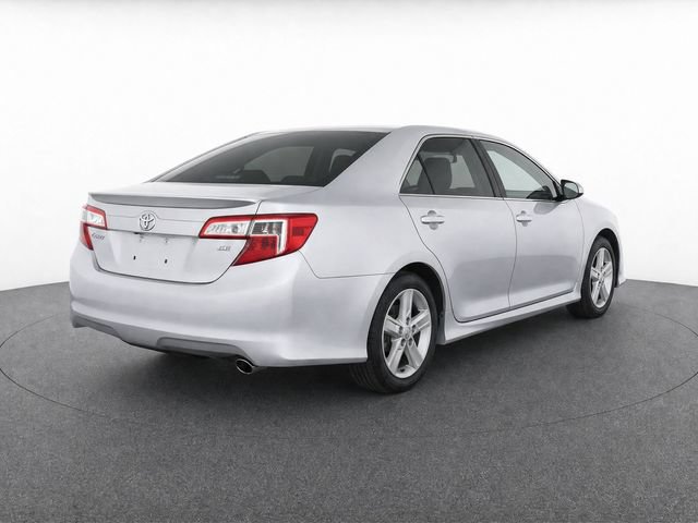 Used 2013 Toyota Camry SE FWD image 6