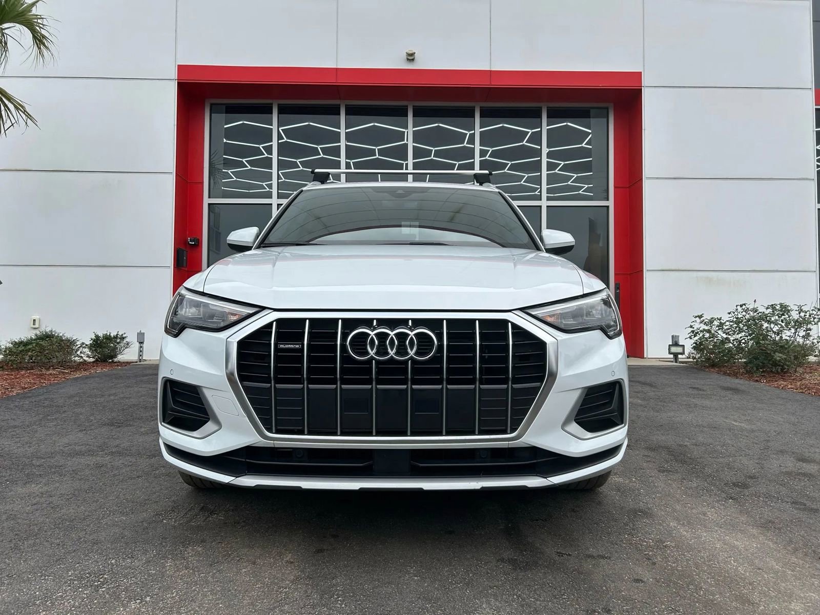Used 2020 Audi Q3 2.0T Premium w/ Convenience Package image 2