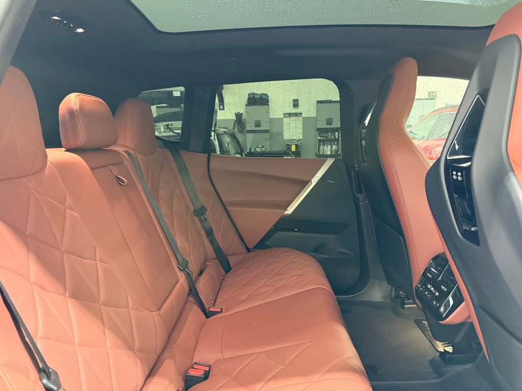 Used 2023 BMW iX xDrive50 w/ Premium Package AWD/4WD image 26