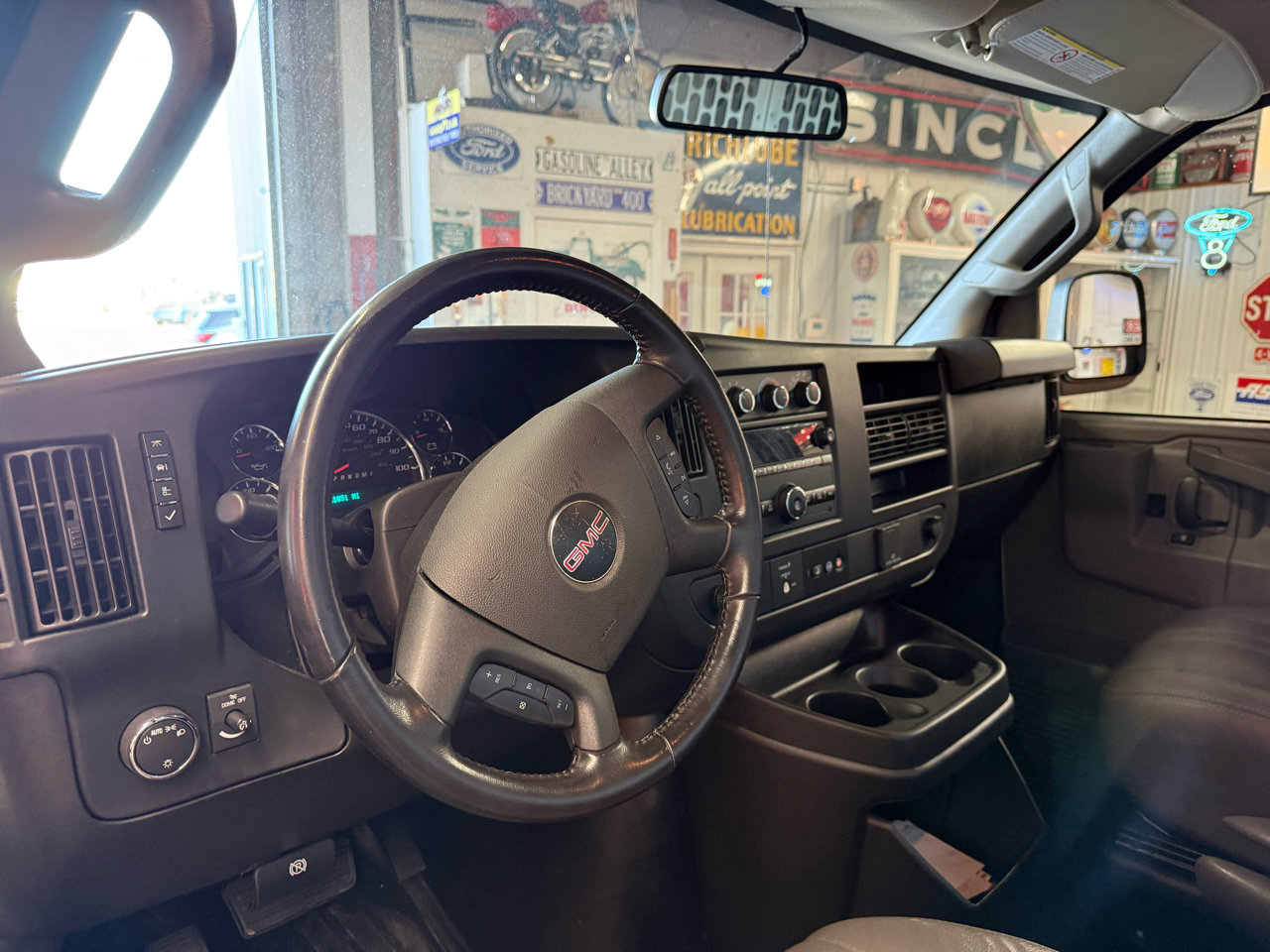 Used 2023 GMC Savana 2500 w/ Driver Convenience Package image 12