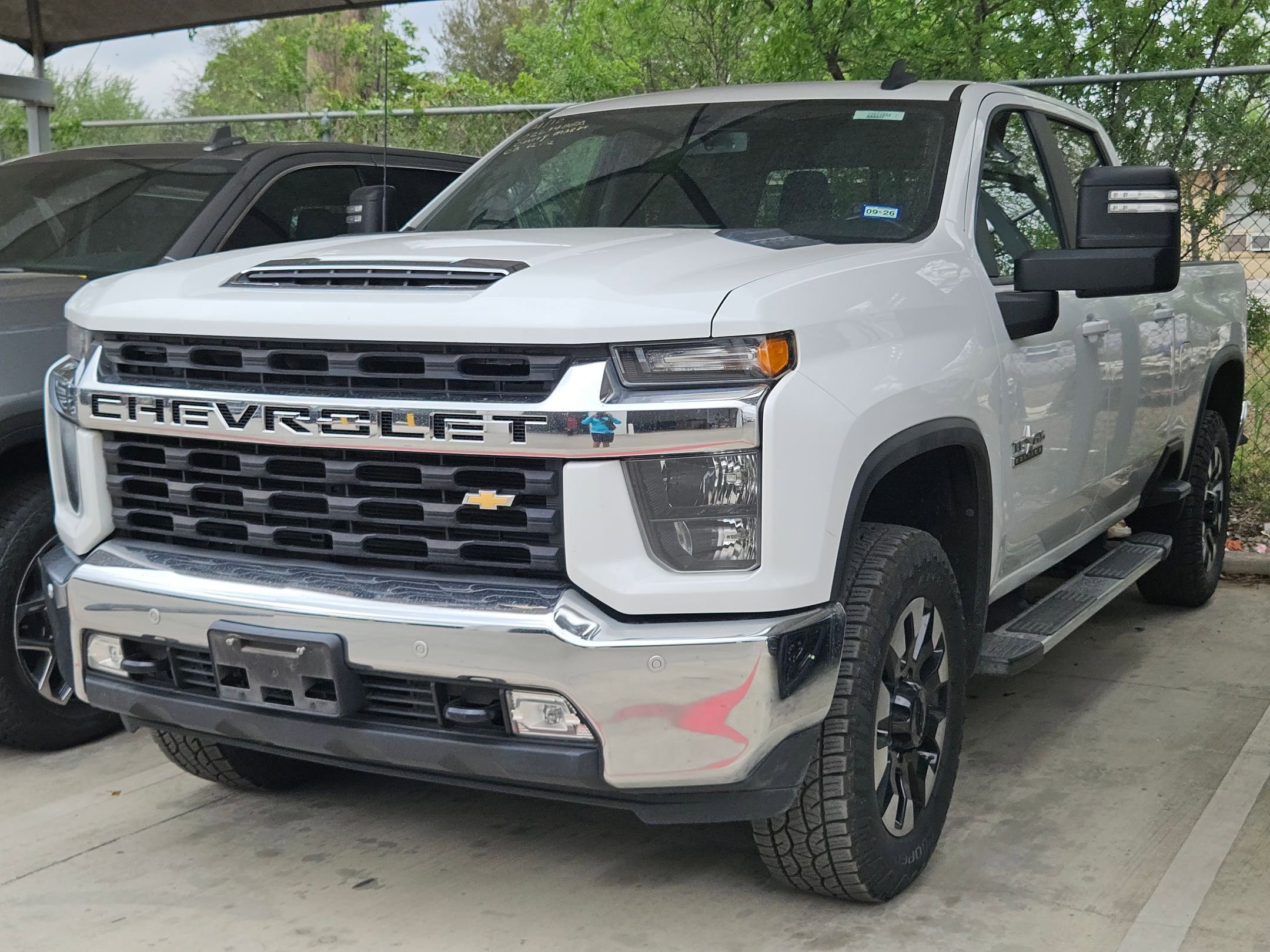 Used 2020 Chevrolet Silverado 2500 LT w/ Texas Edition RWD image 2