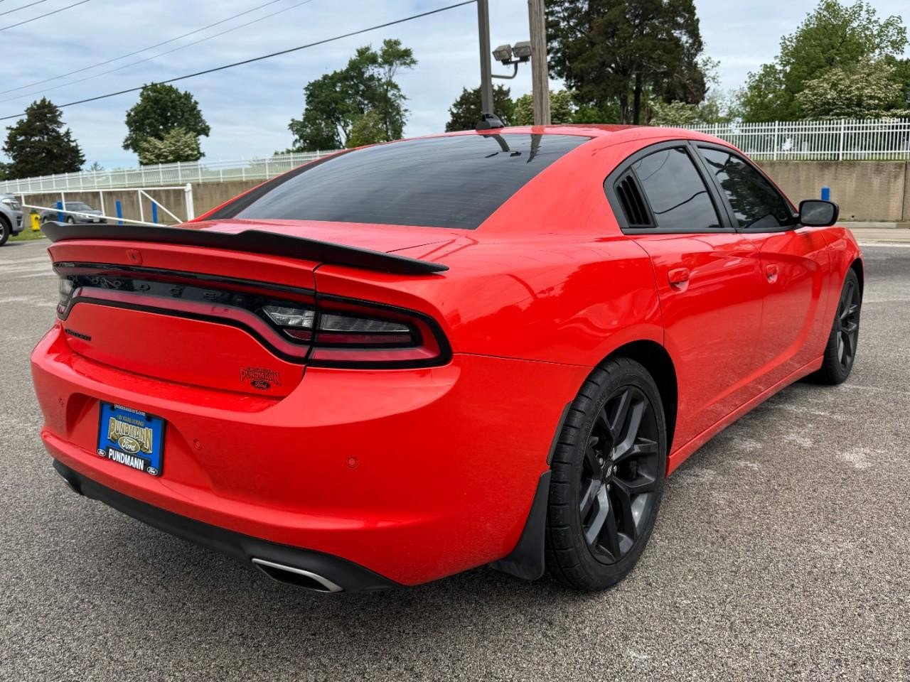 Used 2021 Dodge Charger SXT w/ Blacktop Package RWD image 3